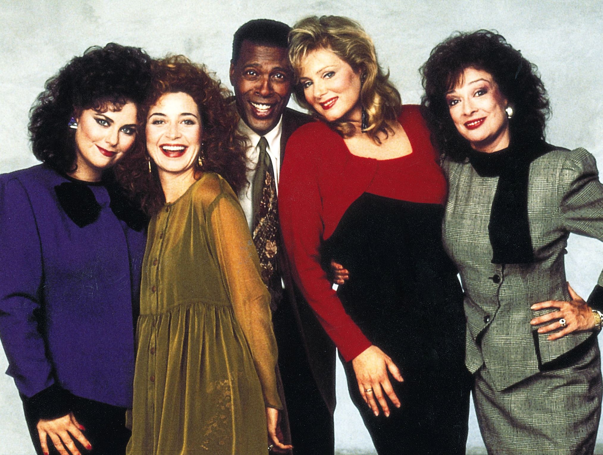 Delta Burke, Annie Potts, Meshach Taylor, Jean Smart and Dixie Carter pose for a portrait together for Designing Women