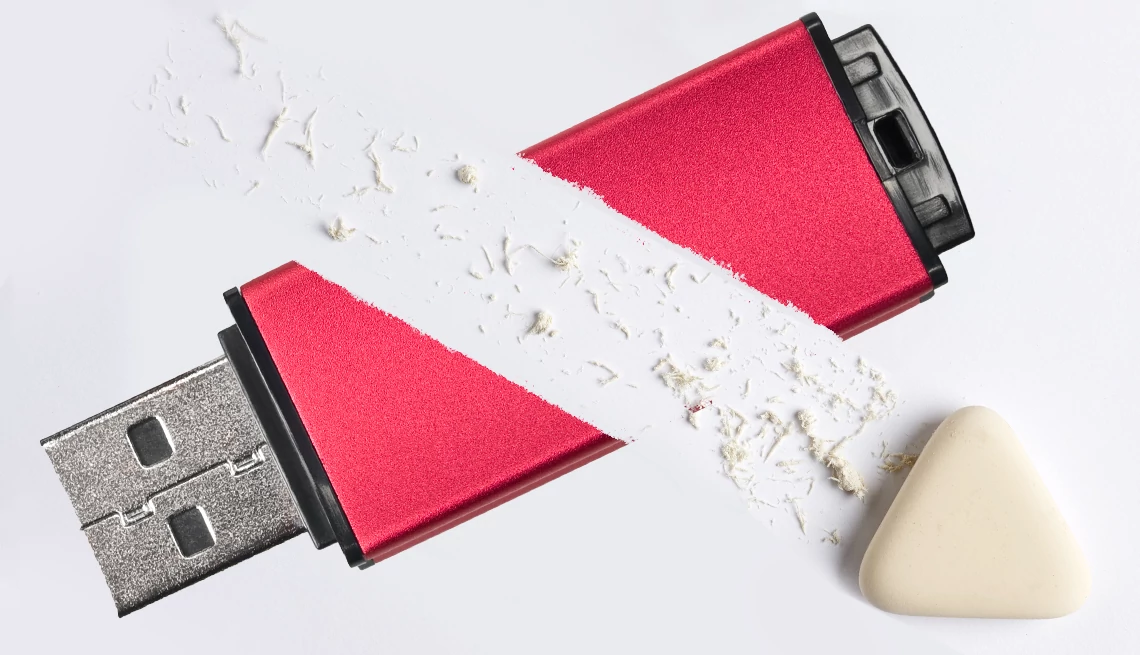 Here’s how to safely remove files from a thumb drive | members edition