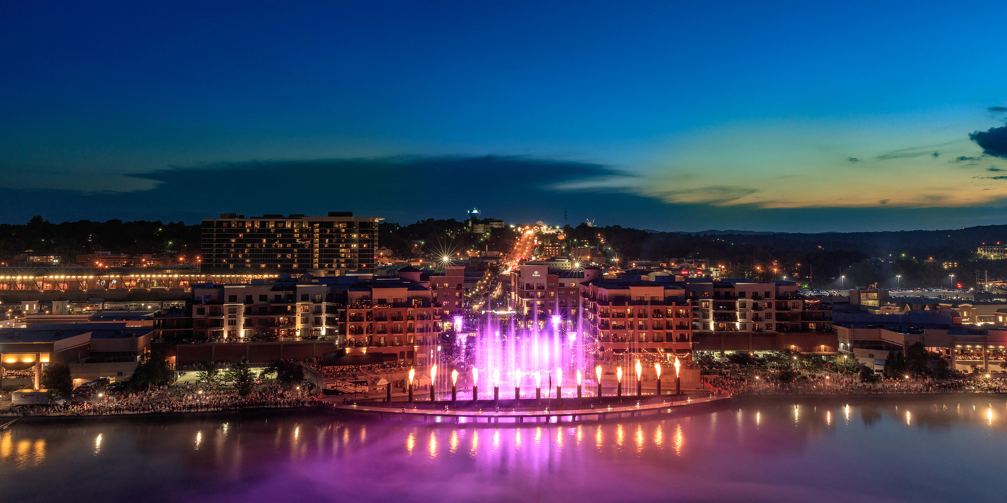 A view of Branson and night.