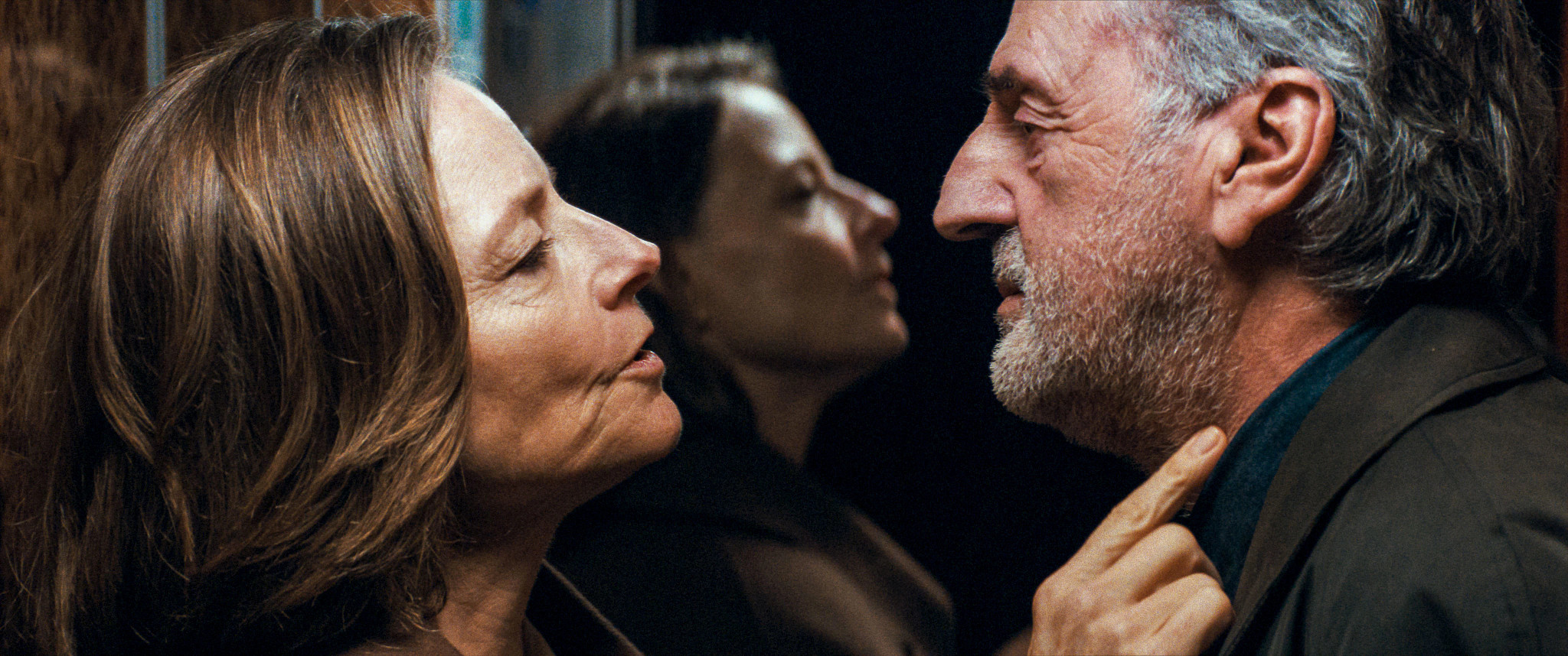 jodie foster and daniel auteuil in a scene from a private life