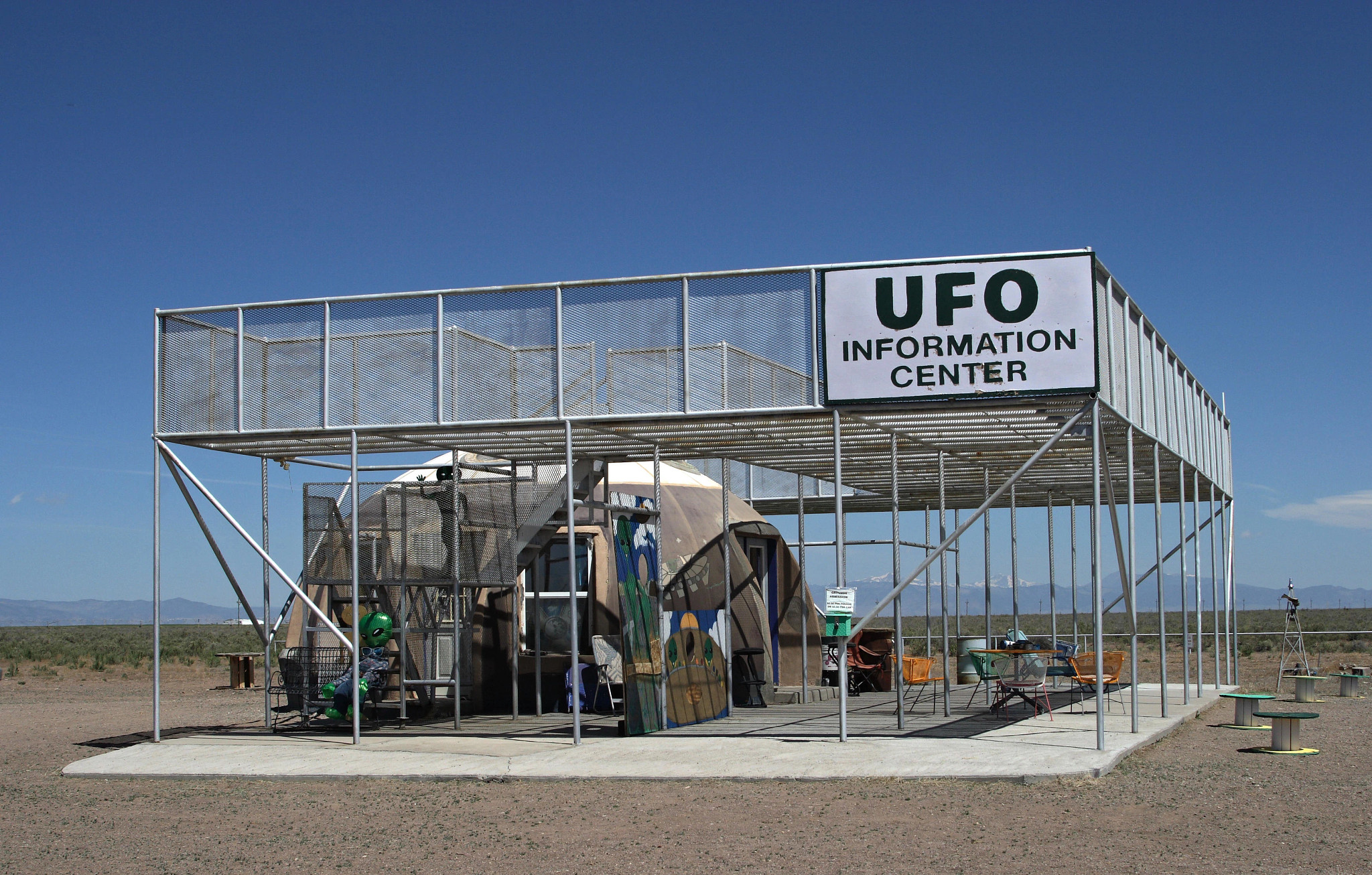 UFO Watchtower y centro de información cerca de Alamosa, Colorado