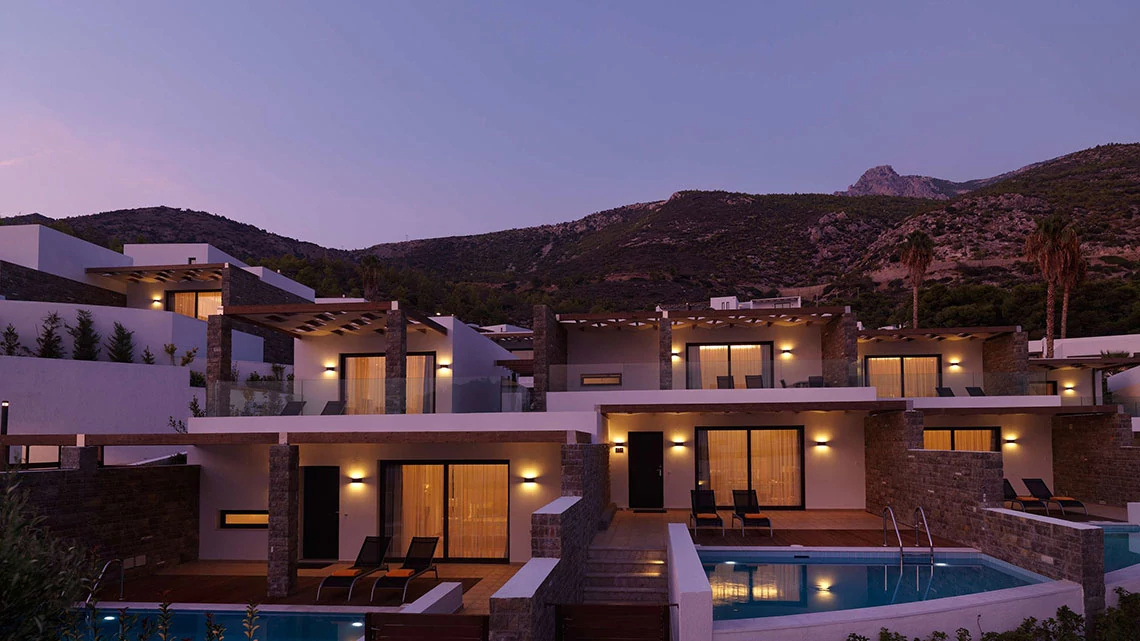 Wyndham® Wyndham hotel property at dusk