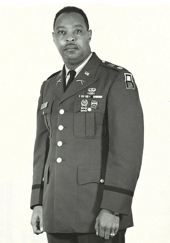 Tiger's dad, Earl Woods Earl Woods in military uniform