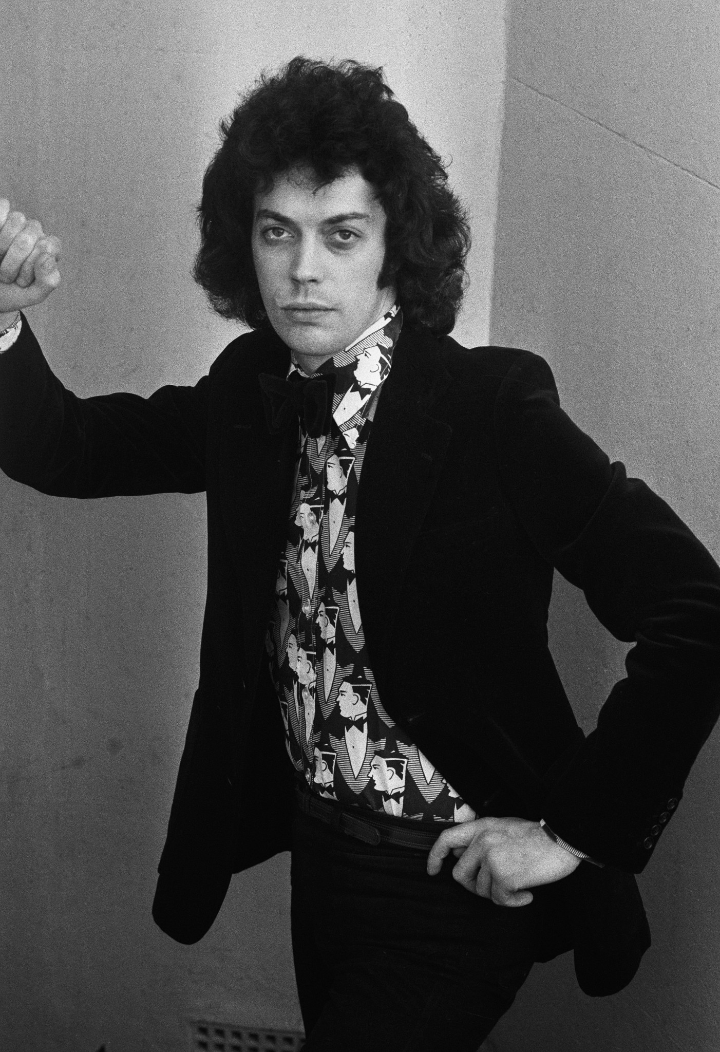 a black and white headshot photo of actor tim curry as a young man