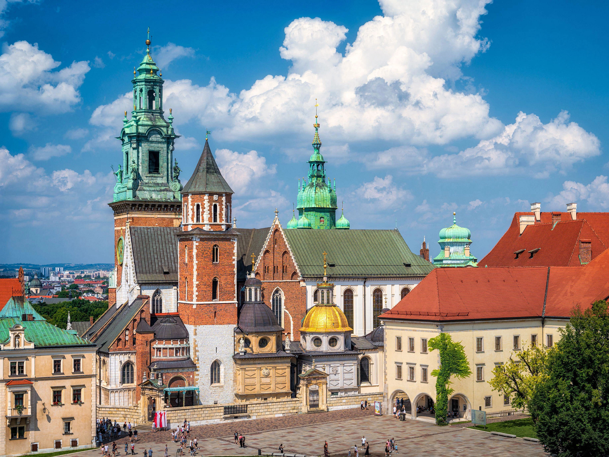 Daytime view of the historic Wawel Castle complex in Krakow, Poland.