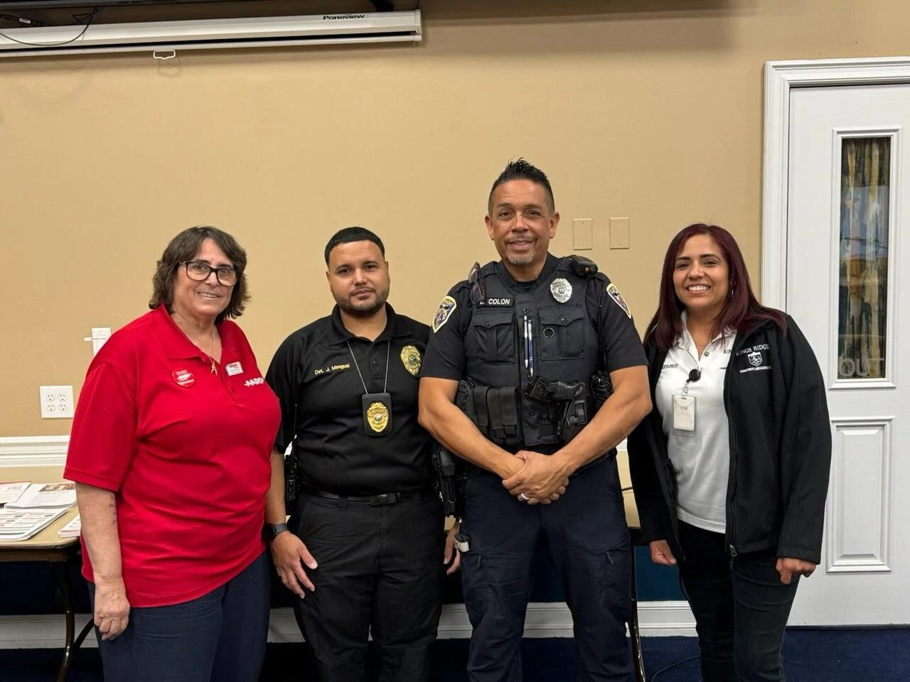 Karen takes group photo with Orlando police