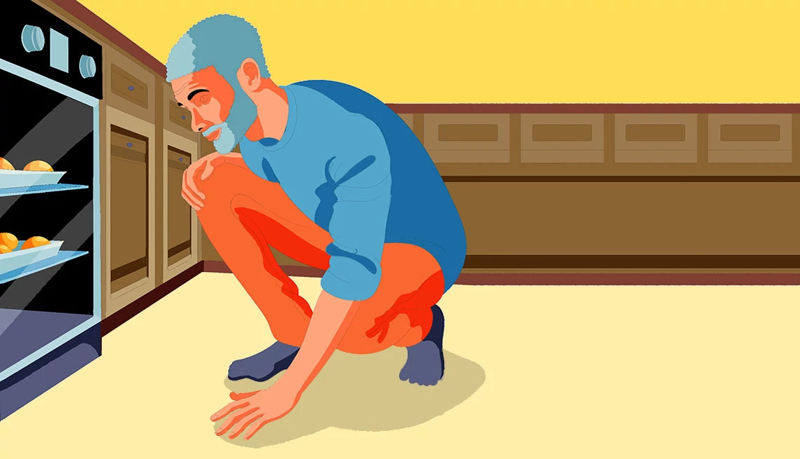 un hombre revisa los productos horneados en el horno