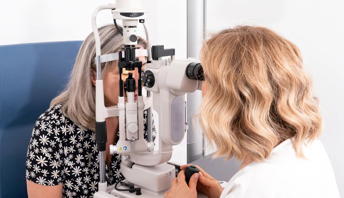 Eye Floaters: Causes, Symptoms and Treatments