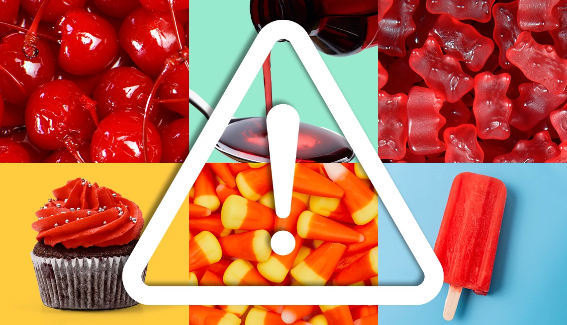 Un símbolo de peligro sobre dulces y caramelos de color rojo.