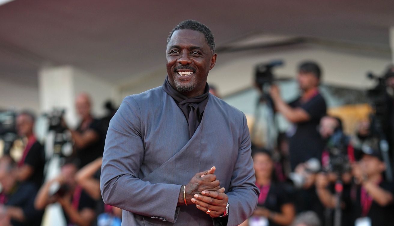 Idris Elba Receives 11-Minute Standing Ovation idris elba smiling at a red carpet event