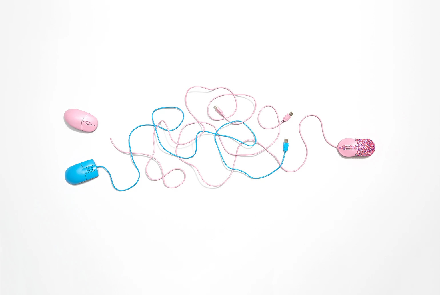 three computer mouse, two are pink one is blue showing why married men flirt online