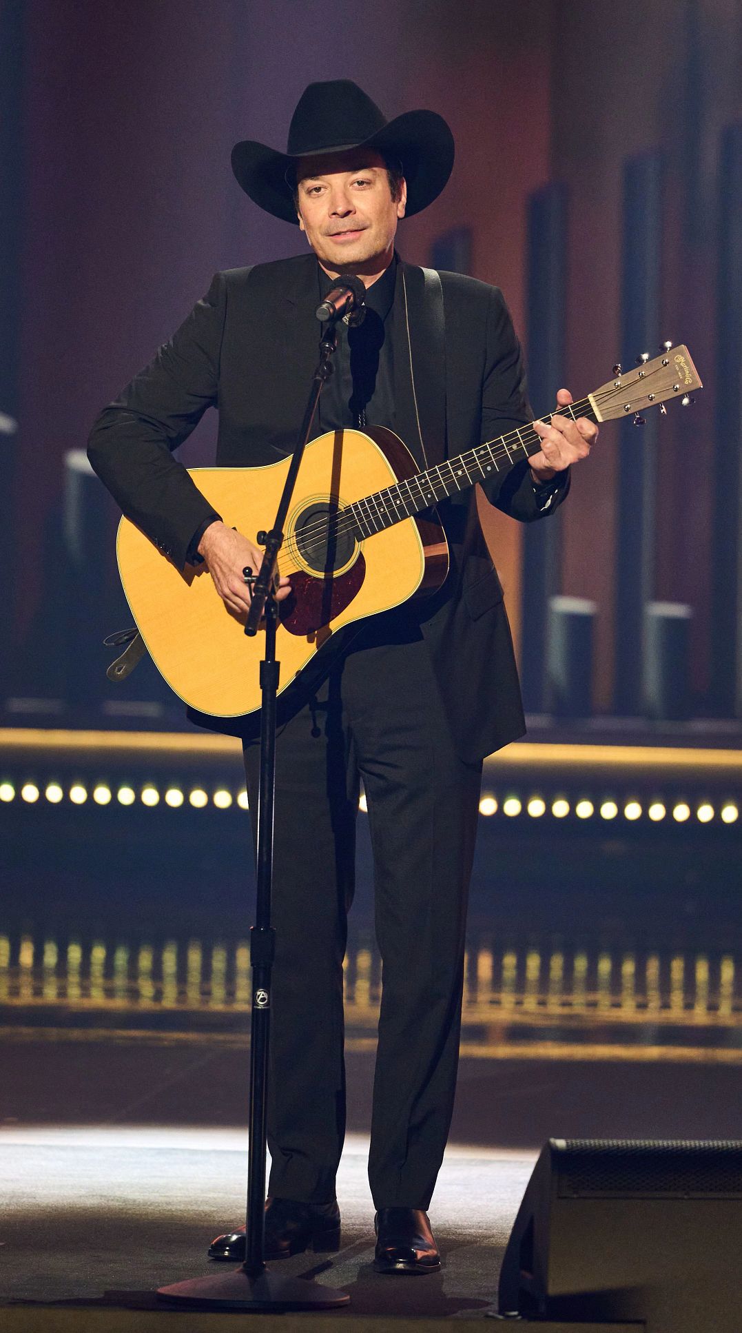 Jimmy Fallon at the 25th Annual Mark Twain Prize For American Humor honoring Kevin Hart Jimmy Fallon wearing a country hat and playing an acoustic guitar onstage at the 25th Annual Mark Twain Prize For American Humor