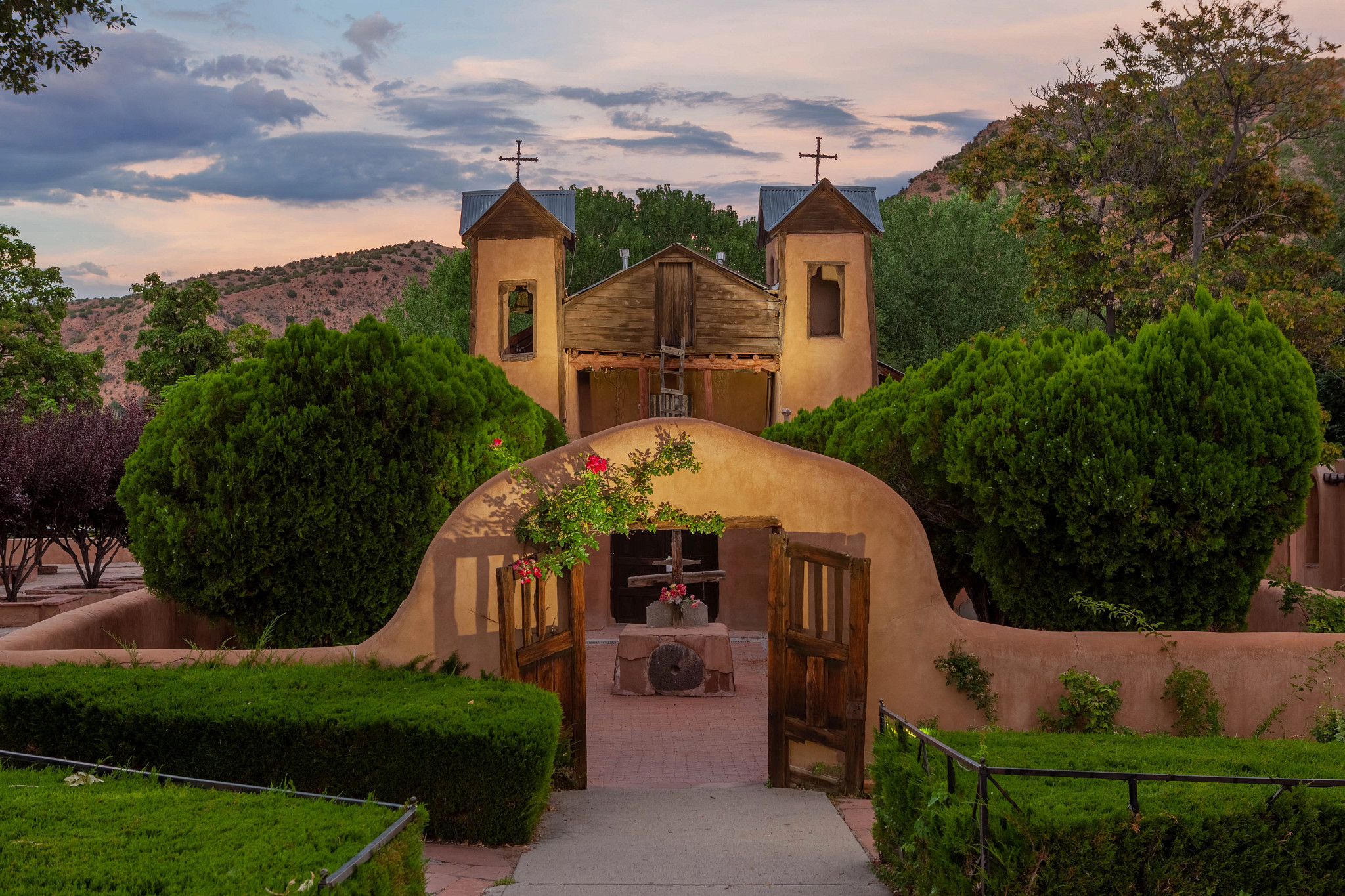 the exterior of el santuario de chimayó,