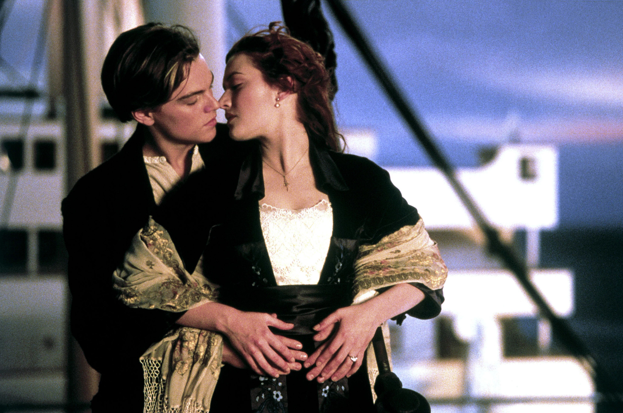 kate winslet and leonardo di caprio in a scene from titanic