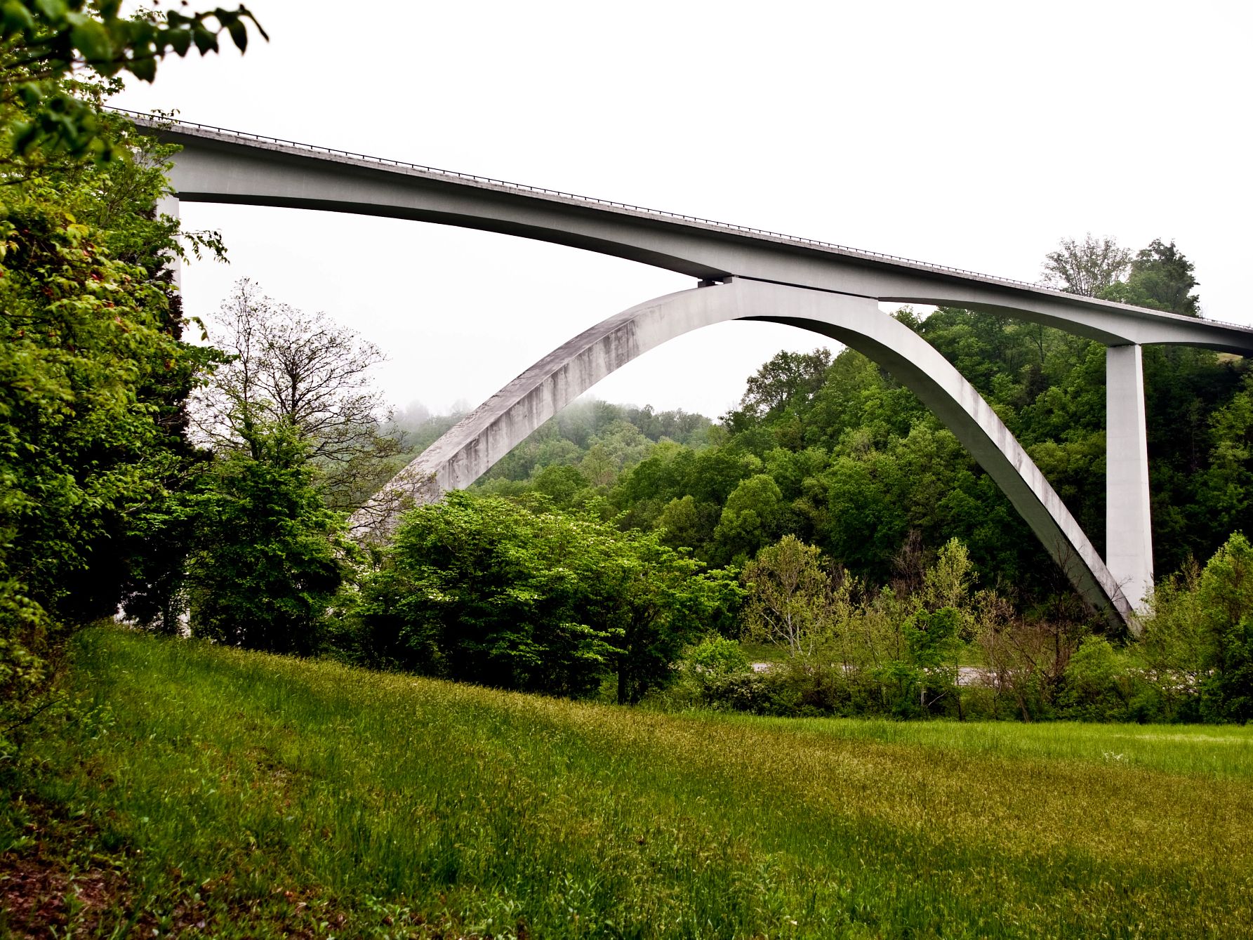 scenic view of the Natchez Trace Parkway Bridge in Tennessee