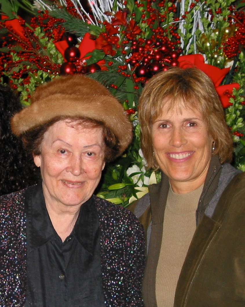 a photo shows diana nyad with her mother Lucy
