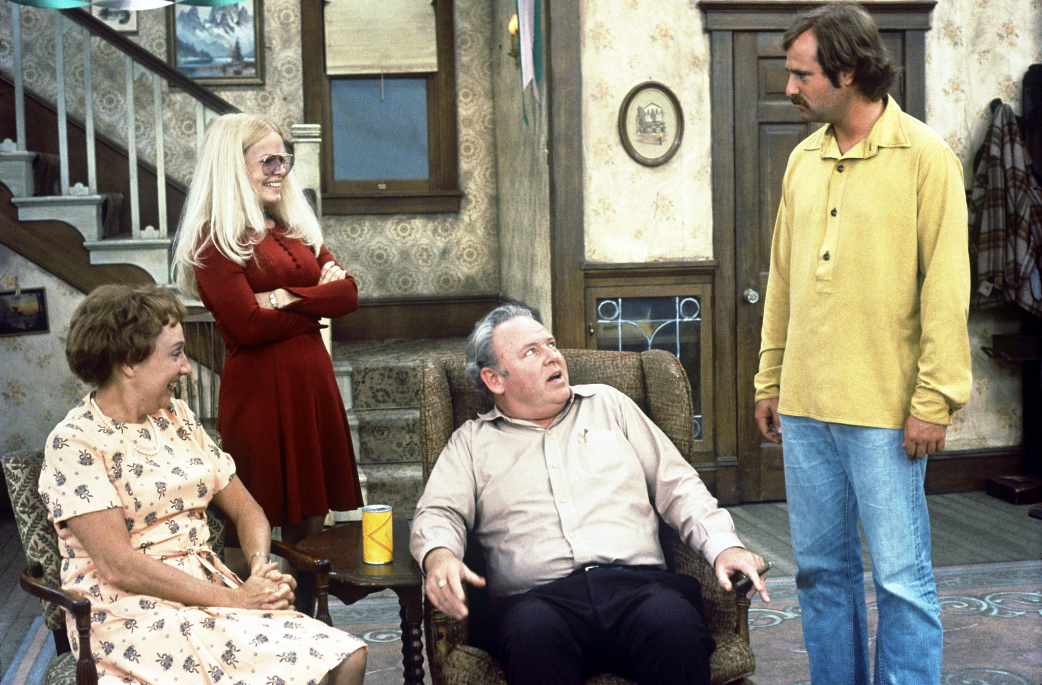 the cast of all in the family on the set