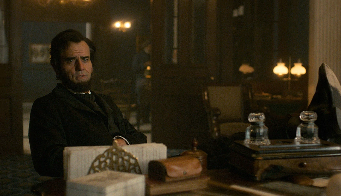 Hamish Linklater in the Apple TV+ series "Manhunt"