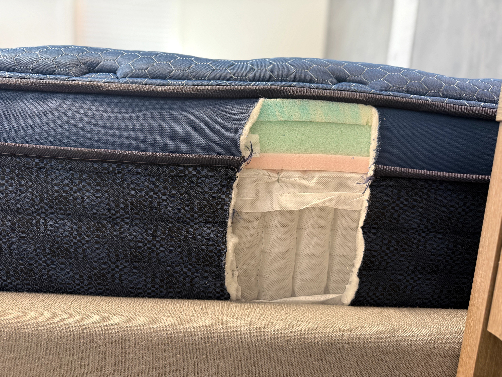 A cut out view of the interior of a mattress
