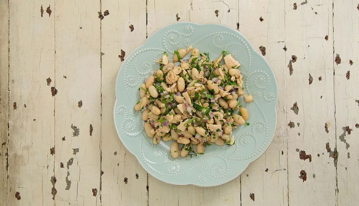 Tuna and white bean salad A close-up view of cranberry-stuffed turkey cutlets on a plate