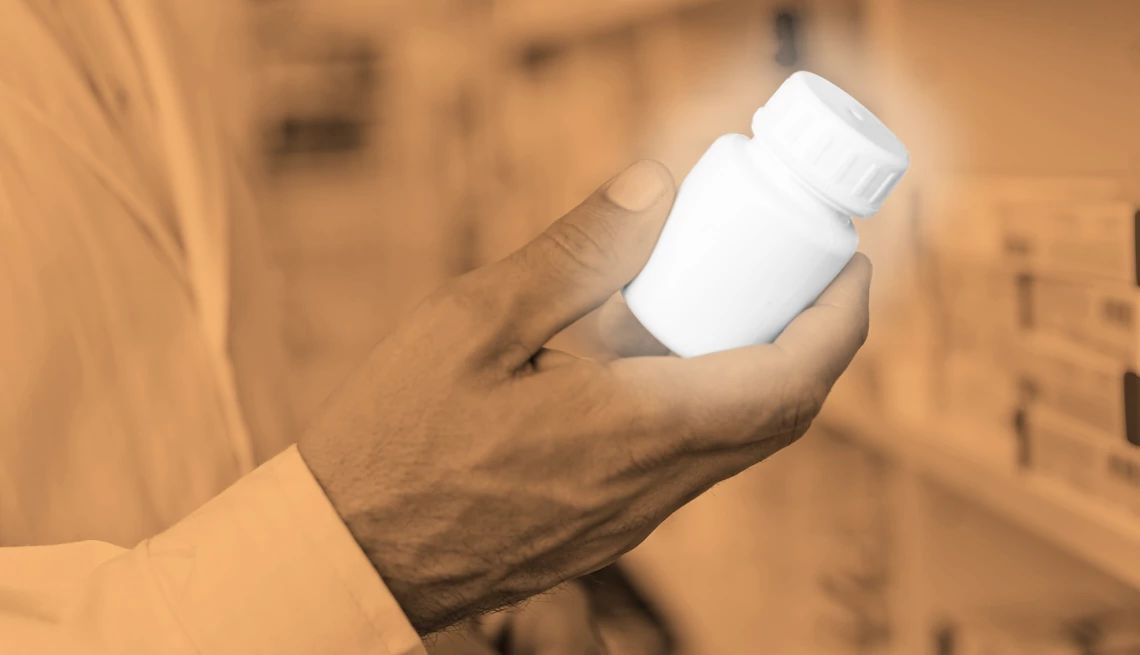 OTC Pain Reliever Risks person shopping for over-the-counter pain relievers