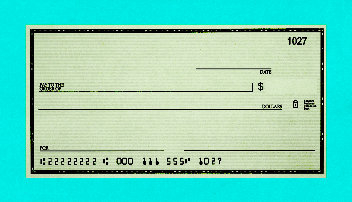 Minoristas que no aceptan cheques Un cheque arrugado