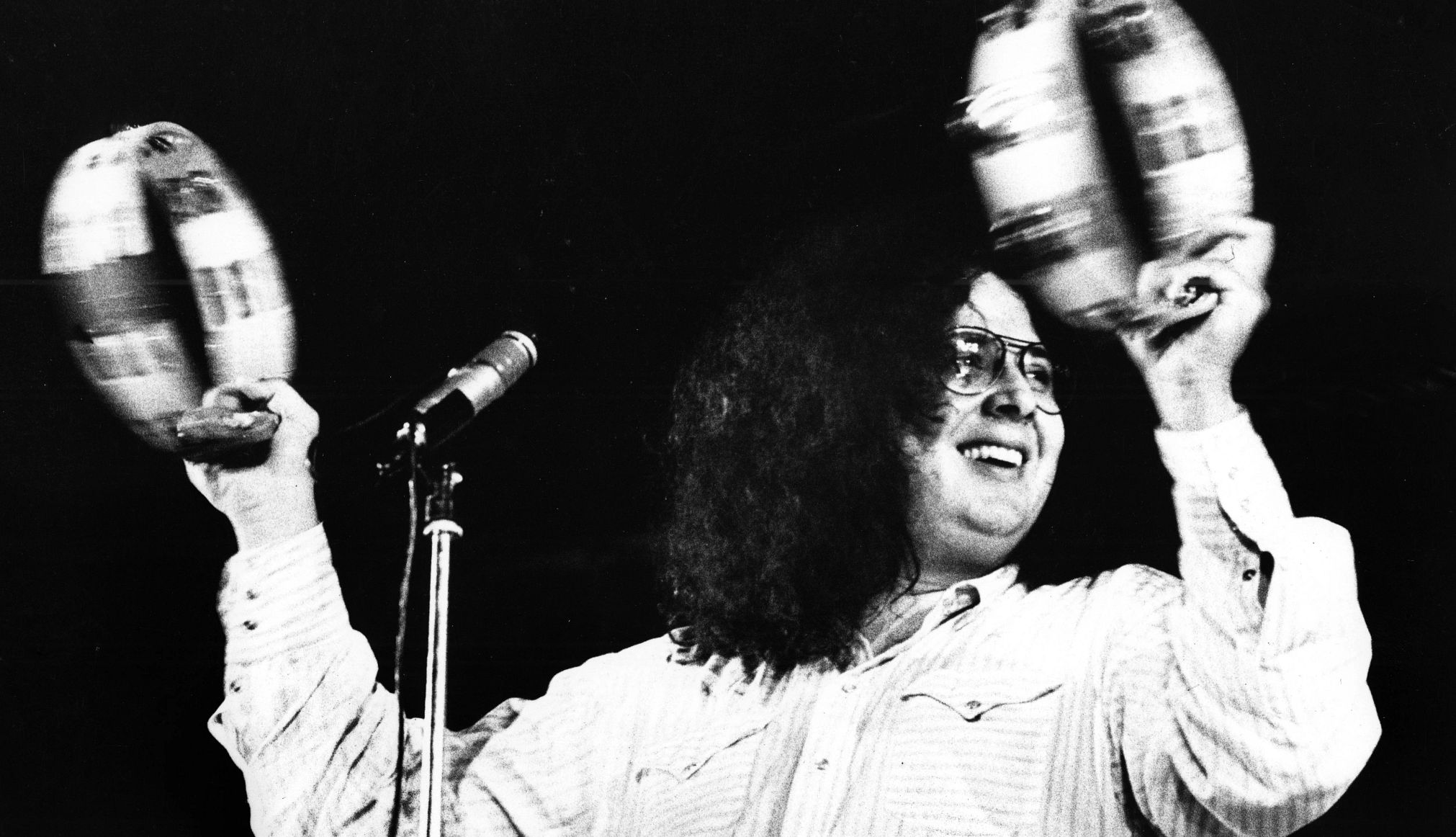 Mark Volman, a Co-Founder of the Turtles, Dies at 78 Mark volman performs onstage with a tambourine