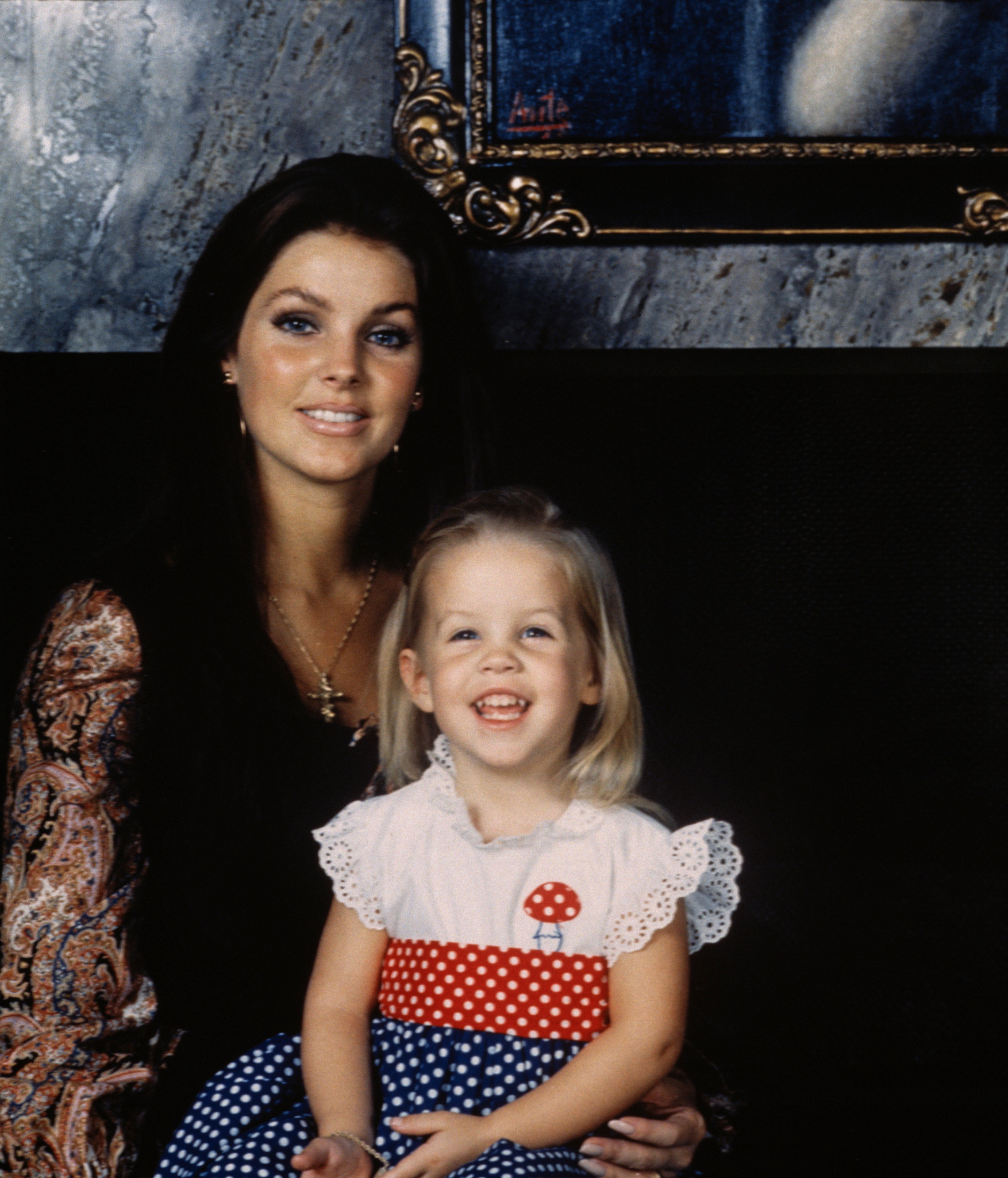 priscilla presley posing for a portrait with her young daughter lisa