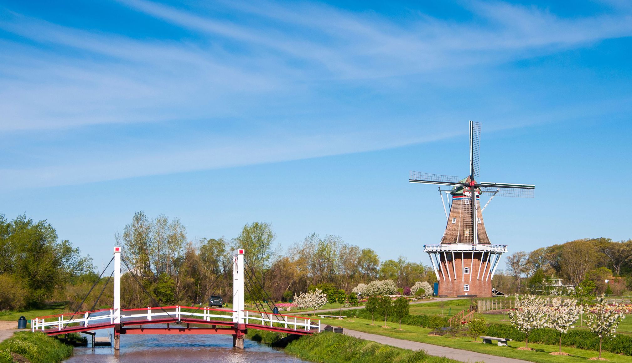 DeZwaan windmill The historic DeZwaan windmill on Windmill Island in Holland, Michigan