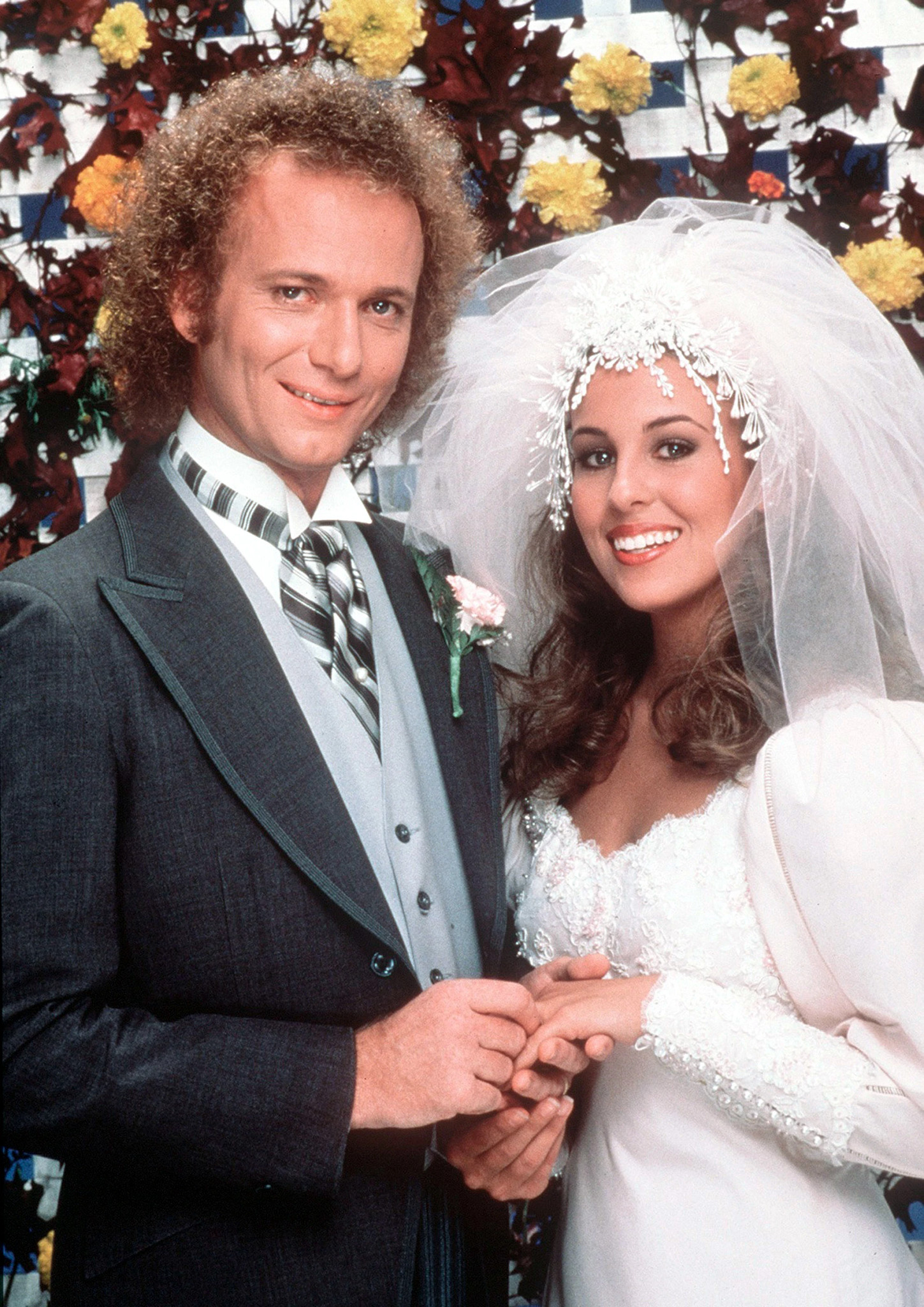 photo of the wedding of luke and laura from general hospital in 1981