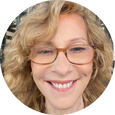 Headshot of Lynn Schnurnberger