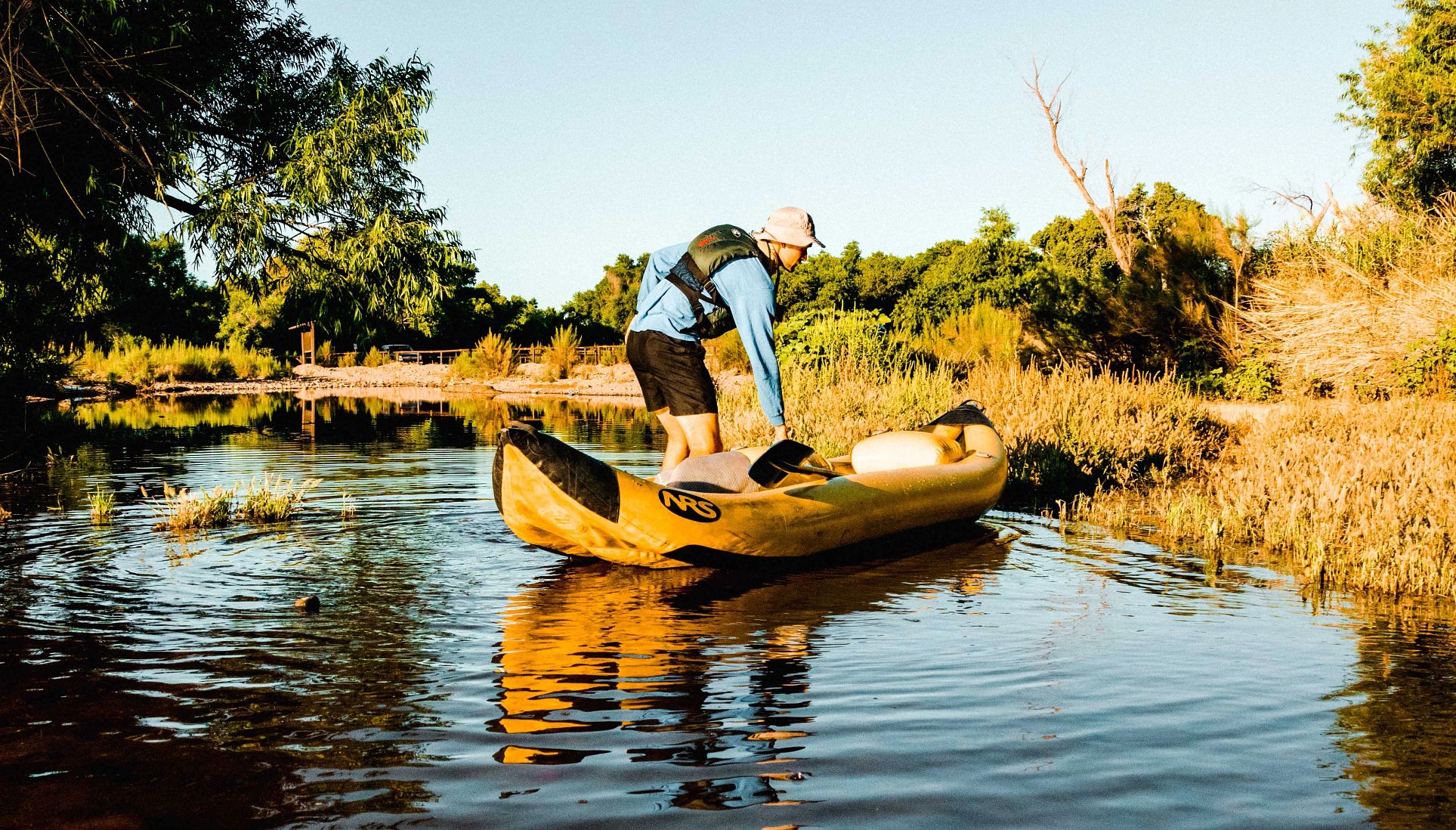 Los kayakistas pueden recorrer la zona inferior del río Salt en el Bosque Nacional Tonto