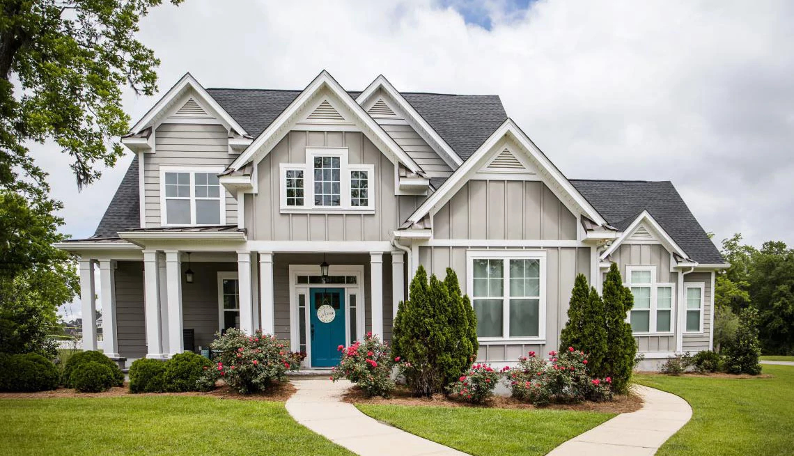 Encuentra el hogar de tus sueños con coldwell banker | beneficios de aarp