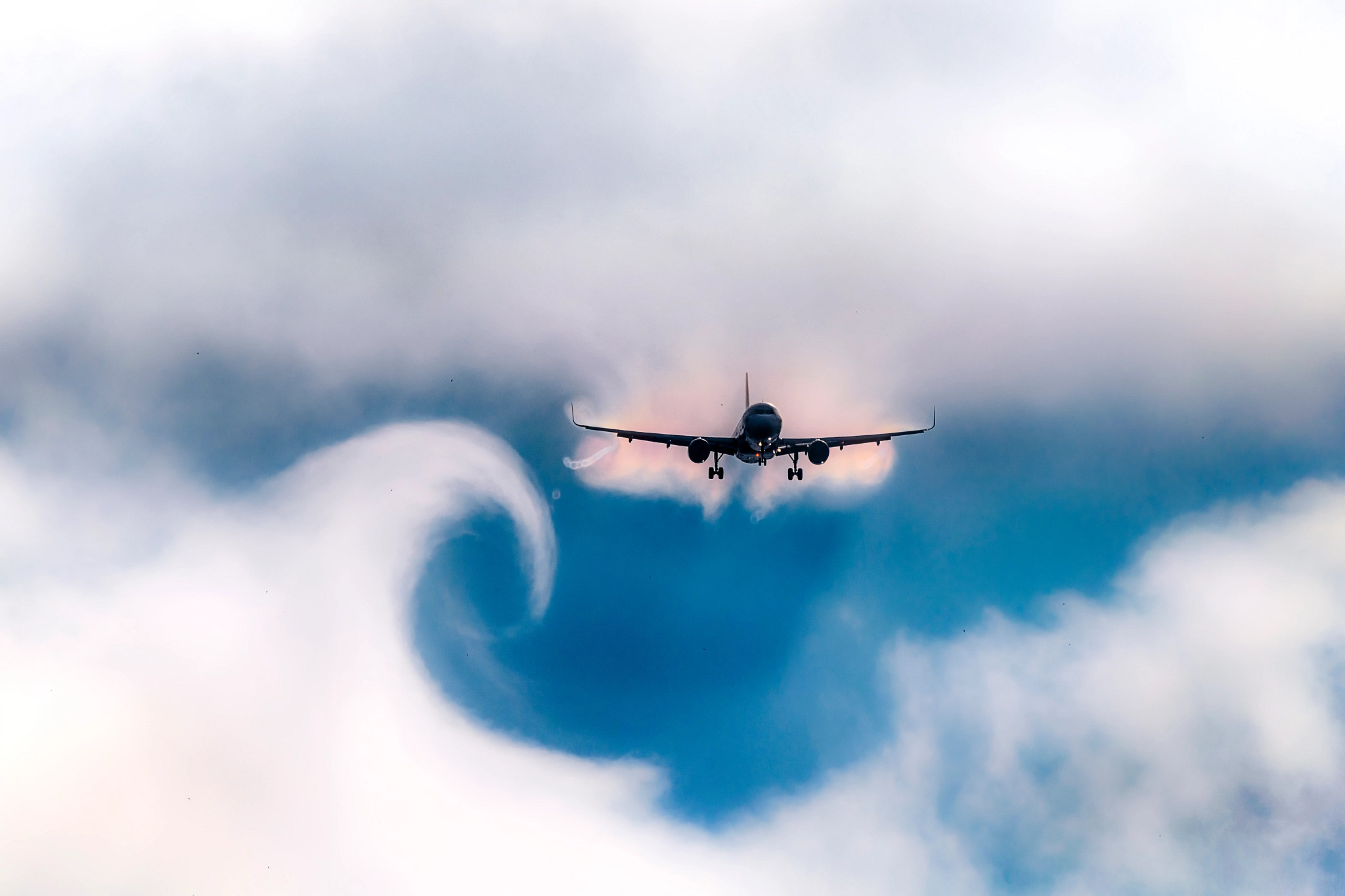 Cloud curve from wake turbulence after a plane passes by