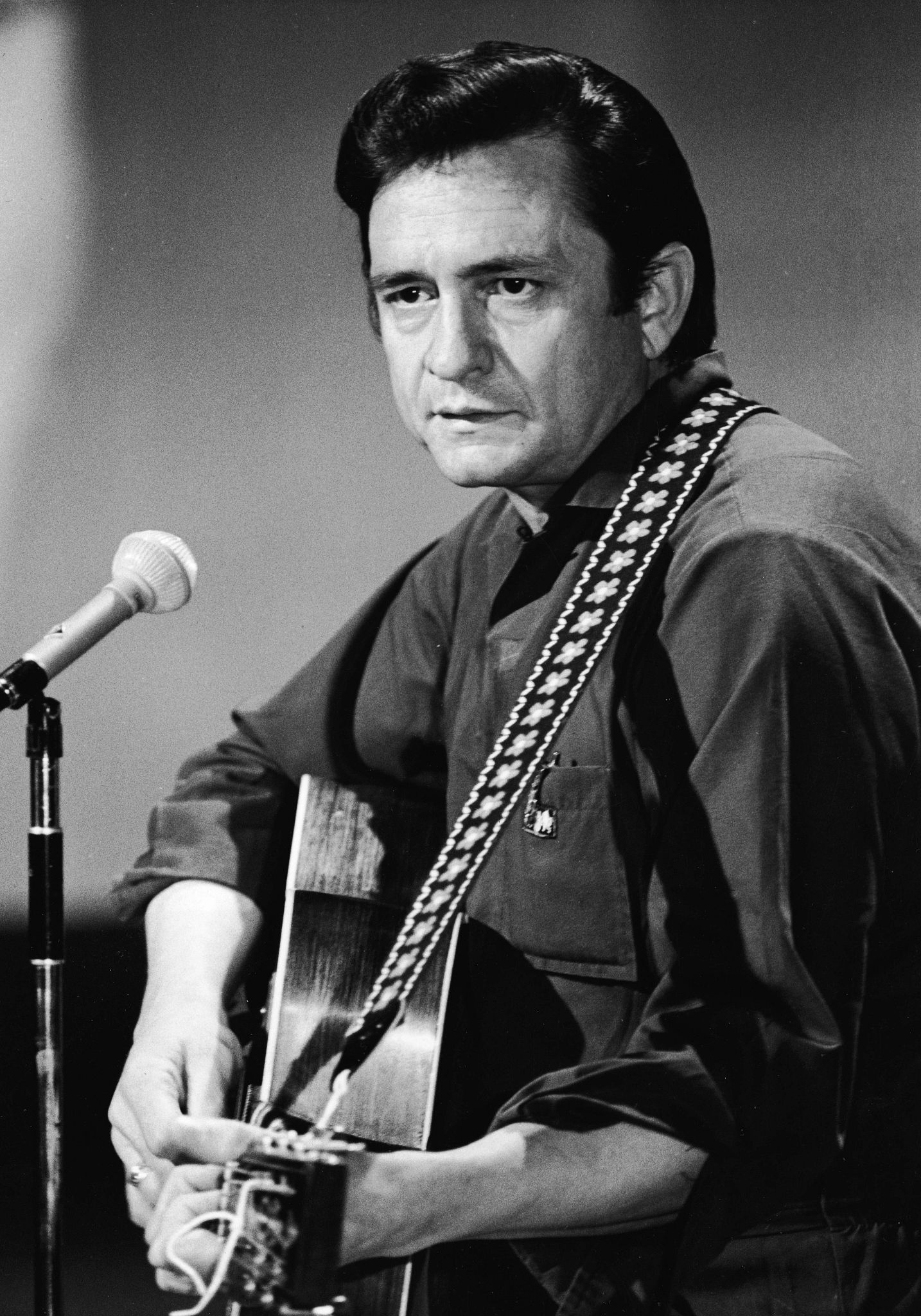 Johnny Cash Johnny Cash playing a guitar