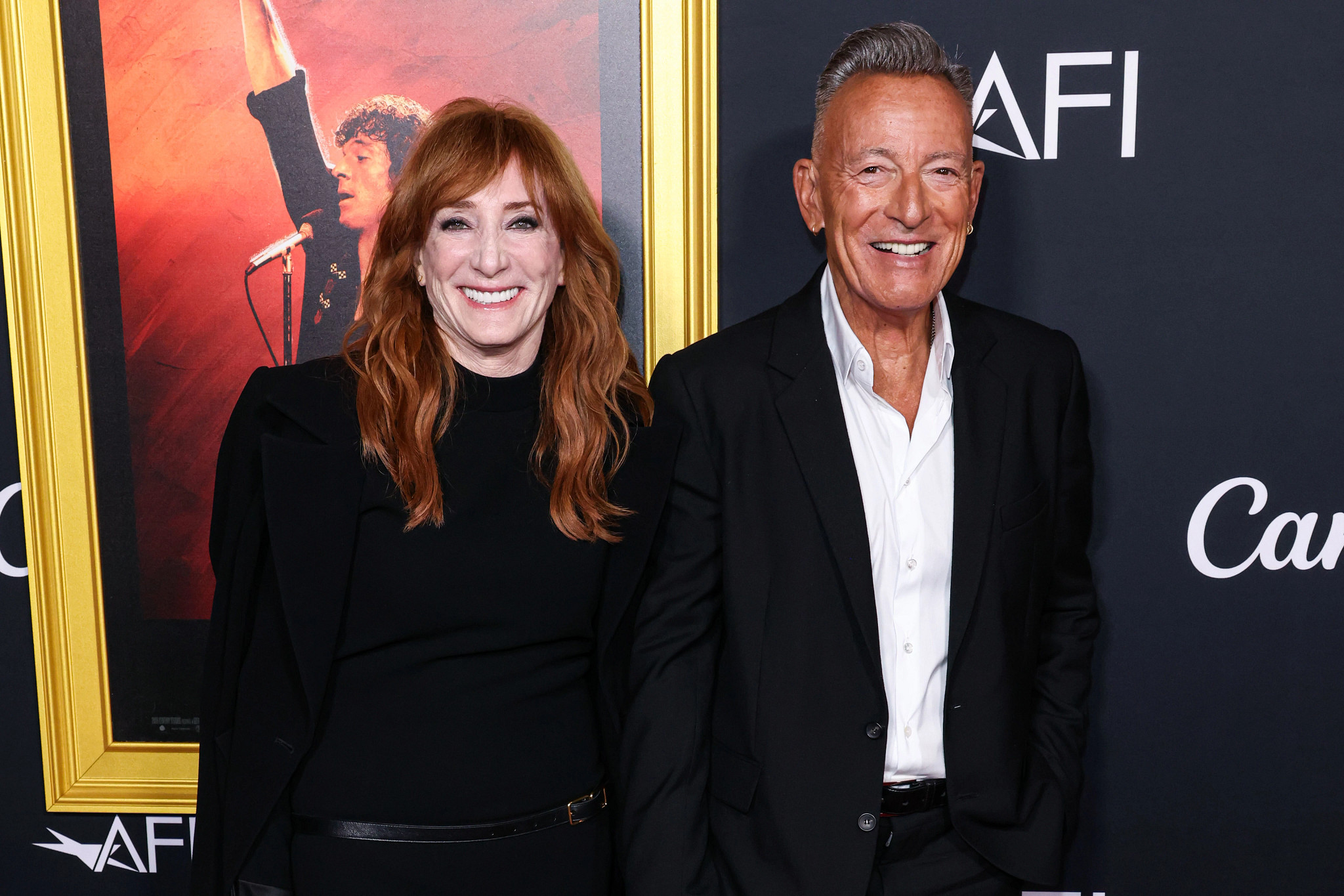 bruce springsteen and his wife patti scialfa posing together