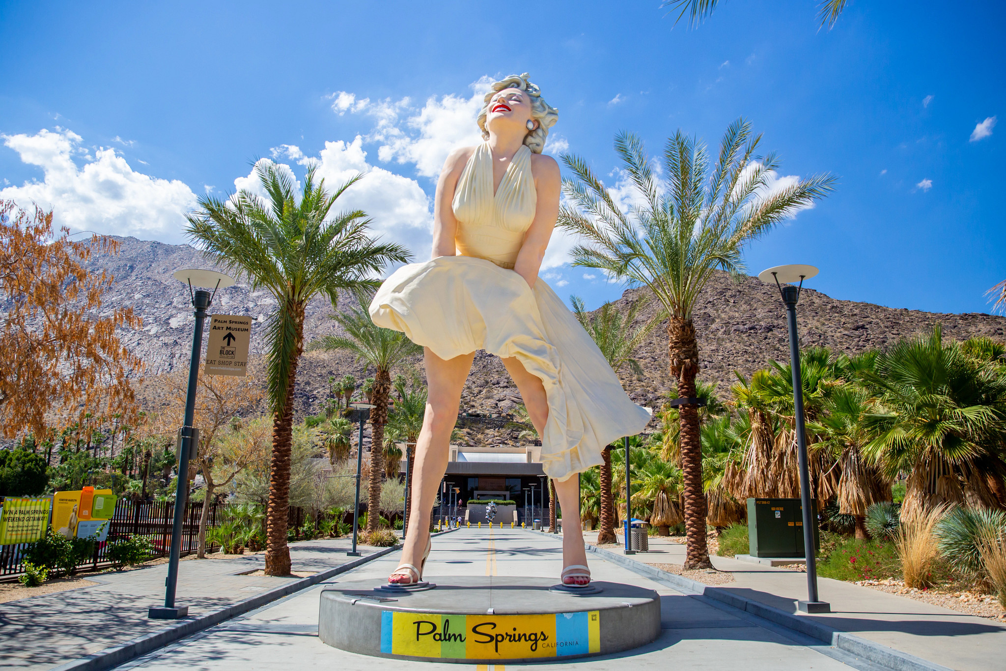 Things to Do in Palm Springs, California a statue for marilyn monroe