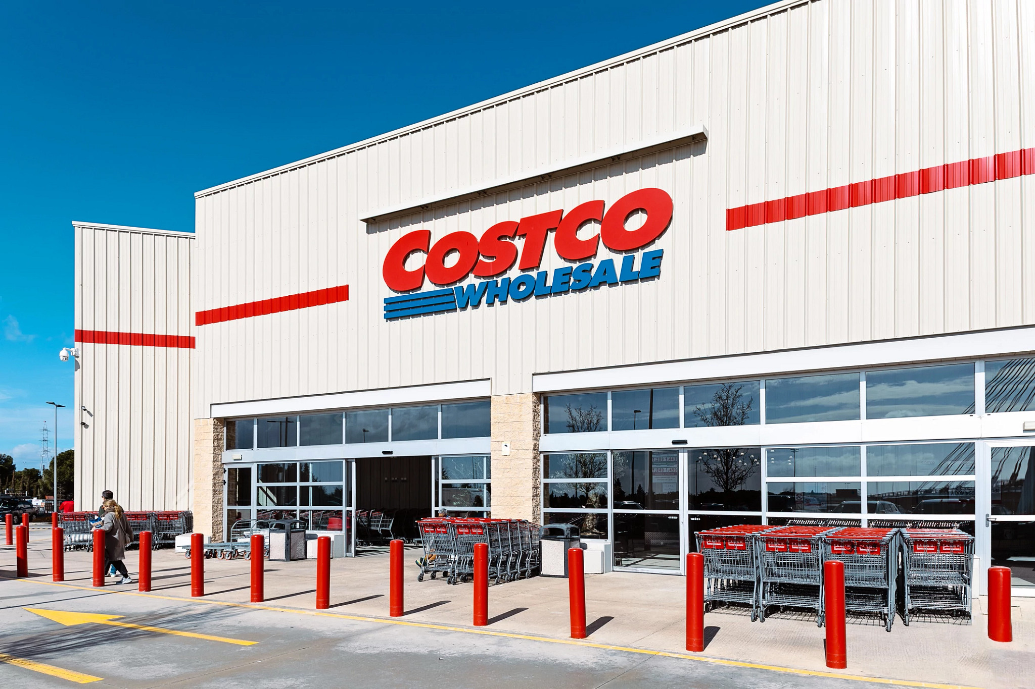 a photo shows a Costco store in Spain