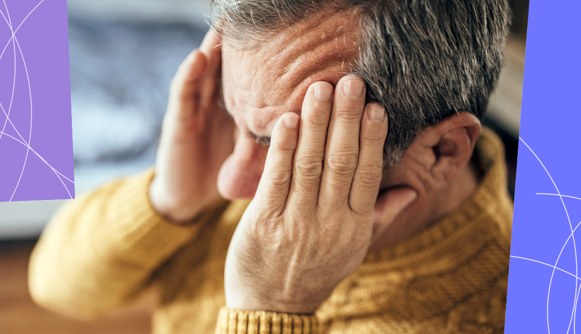 Un hombre con dolor de cabeza