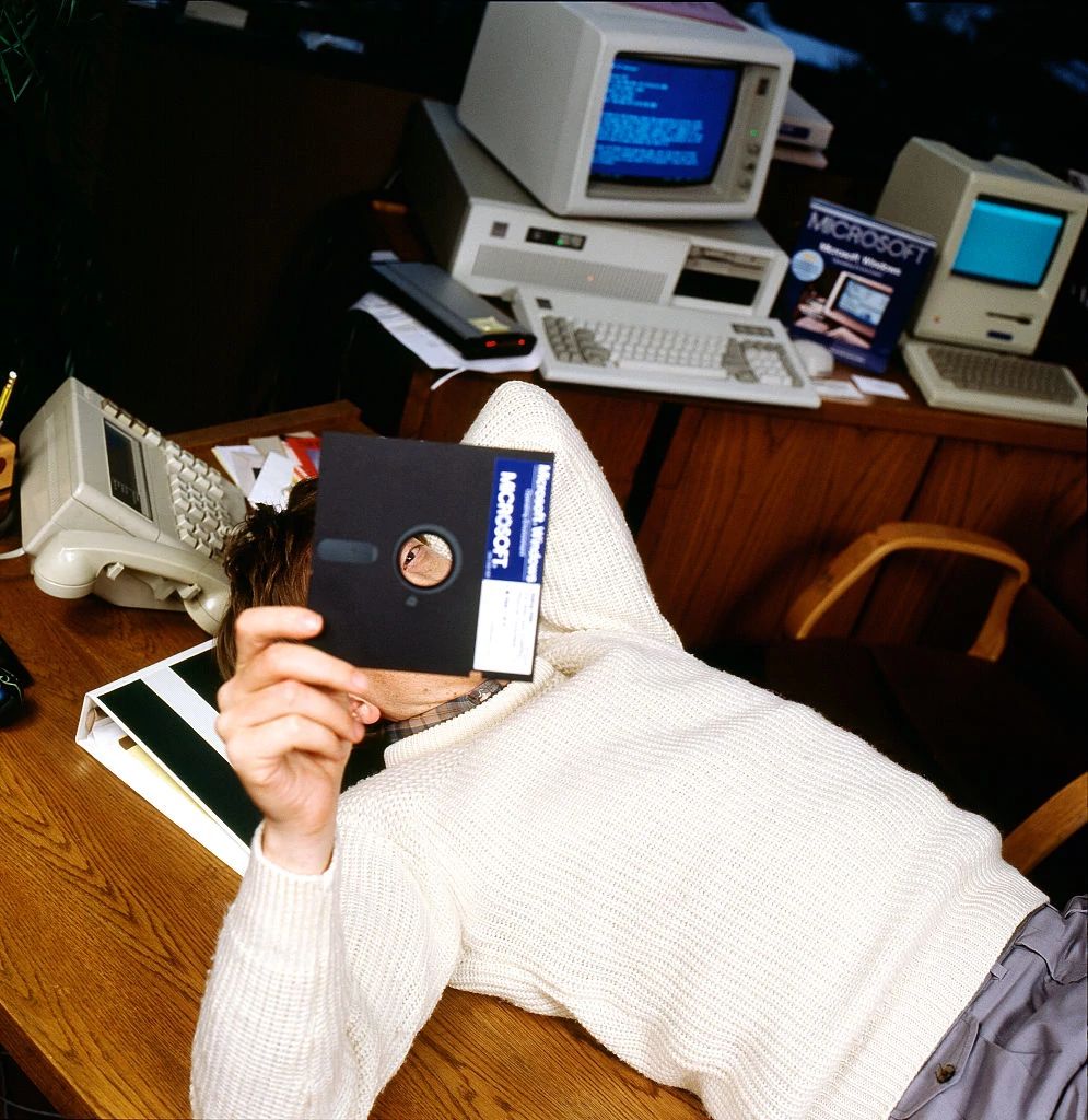Bill Gates 1985 Bill Gates holding a floppy disk