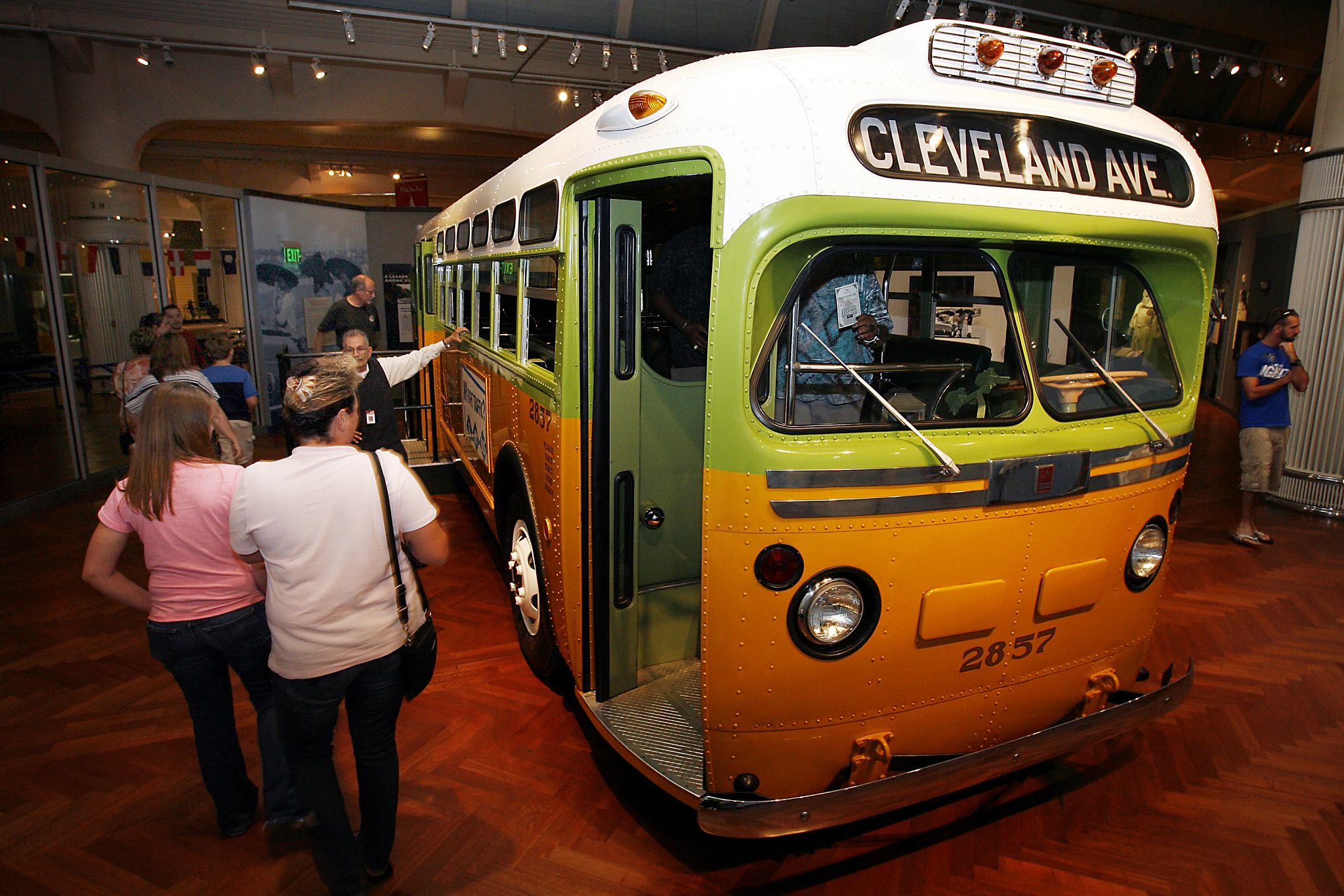 museums that celebrate america the rosa parks bus