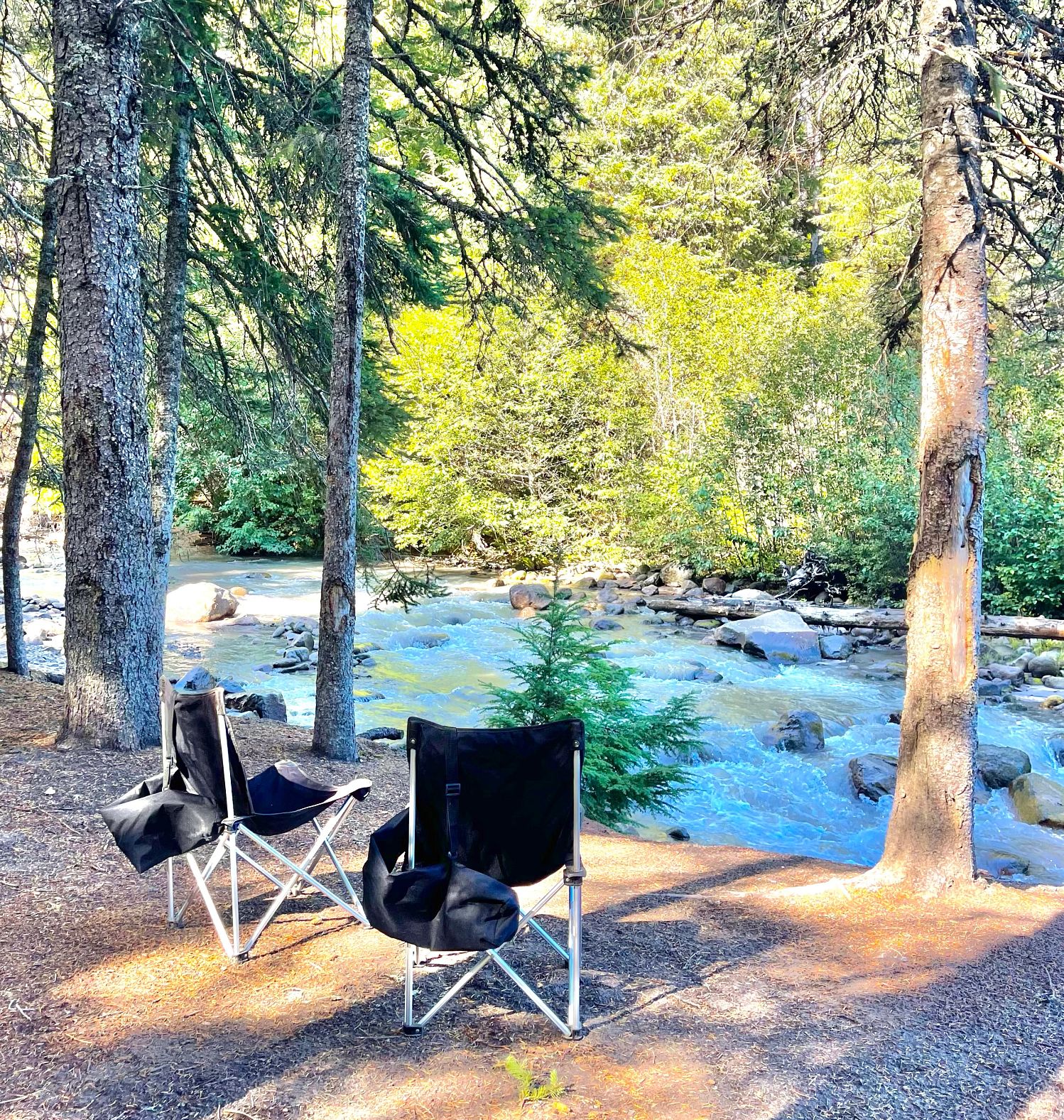Hood River  foldable chairs near a river in the woods