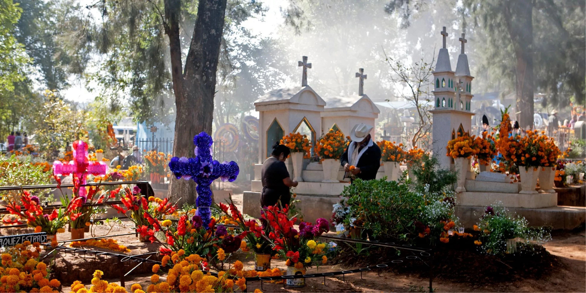 a cemetery with dia de los muertos decorations and flowers