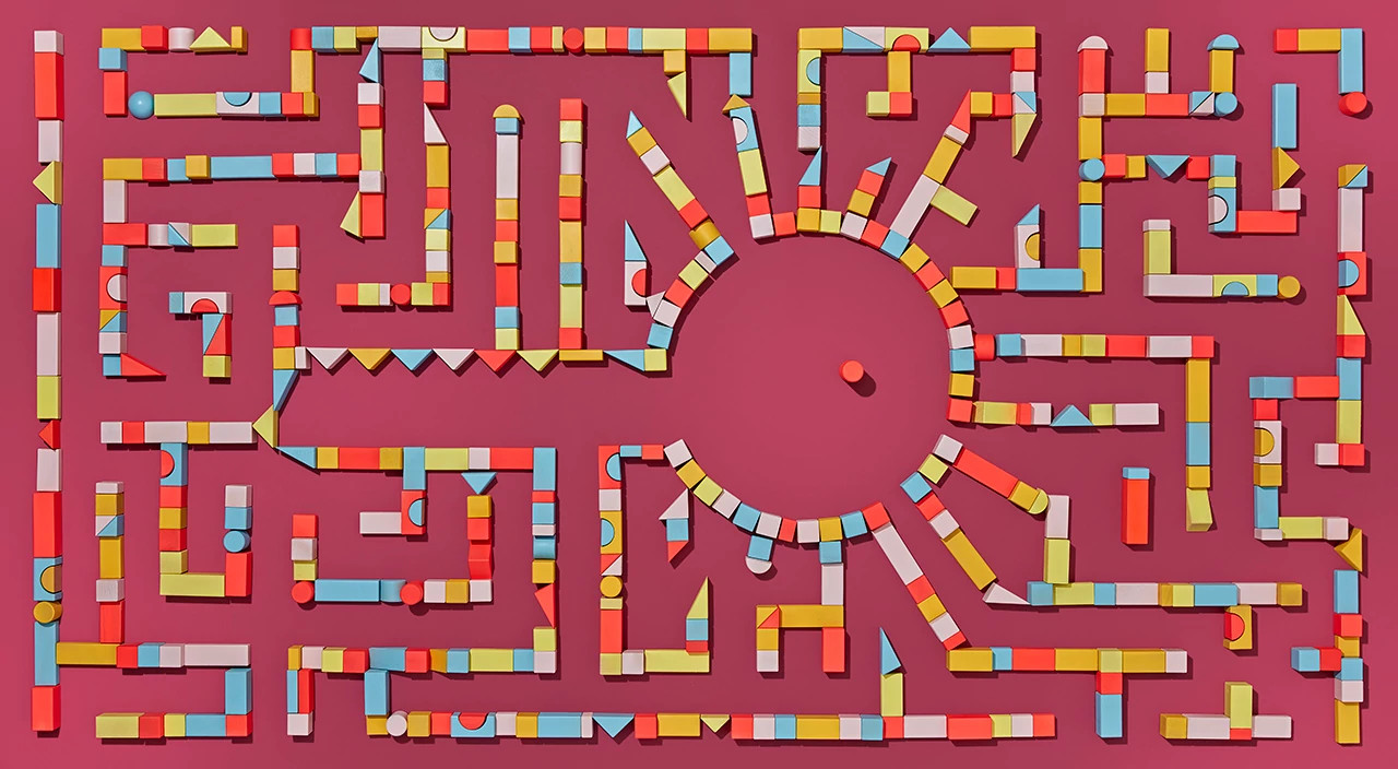 A maze with the shape of a house key in it