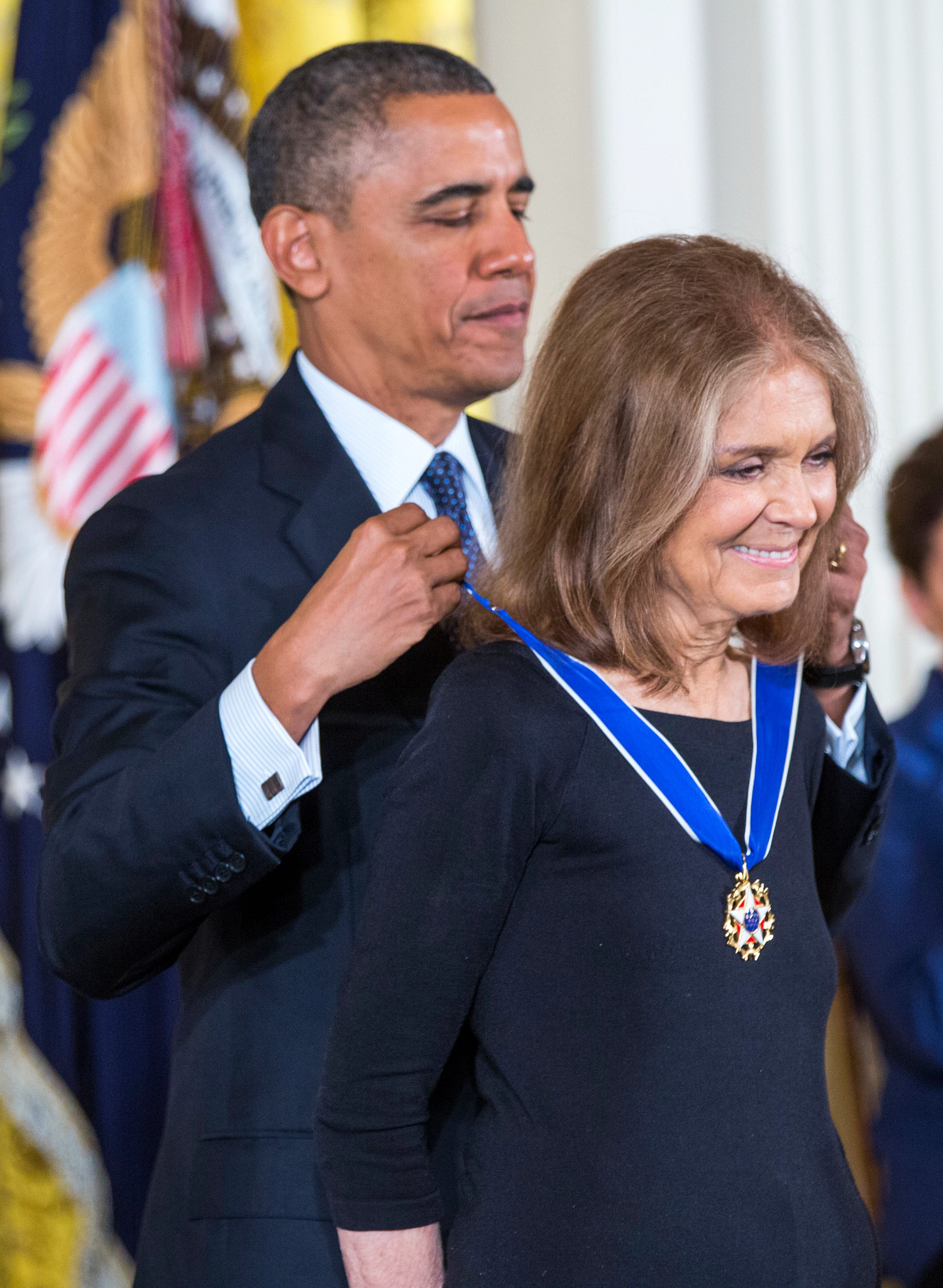 president obama presents steinem the medal of freedon
