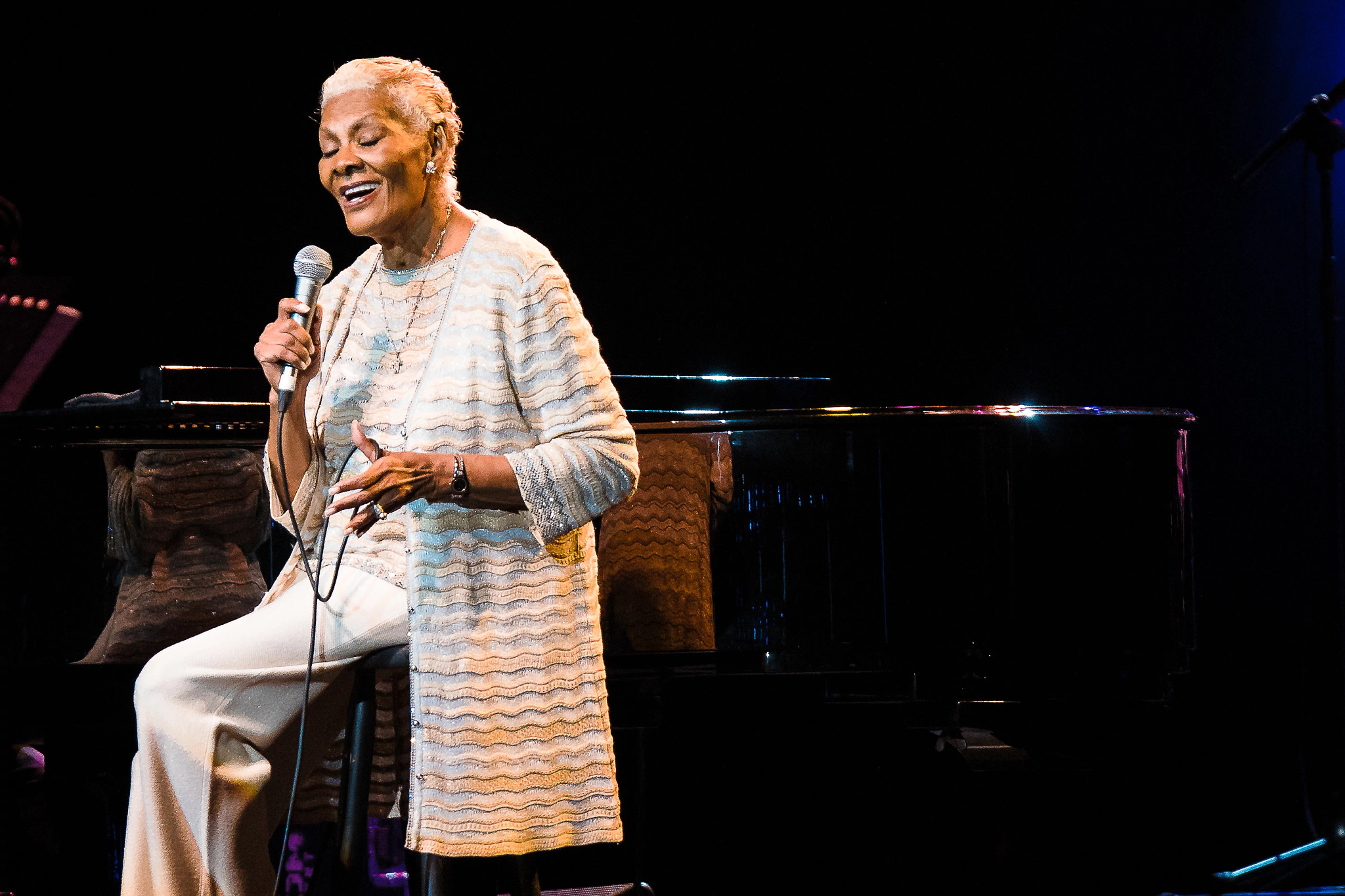 Dionne Warwick performs on stage