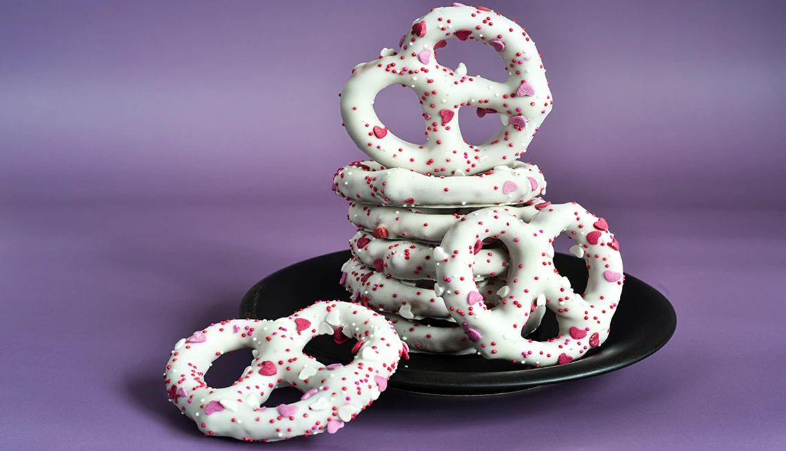 decorative yogurt covered pretzels