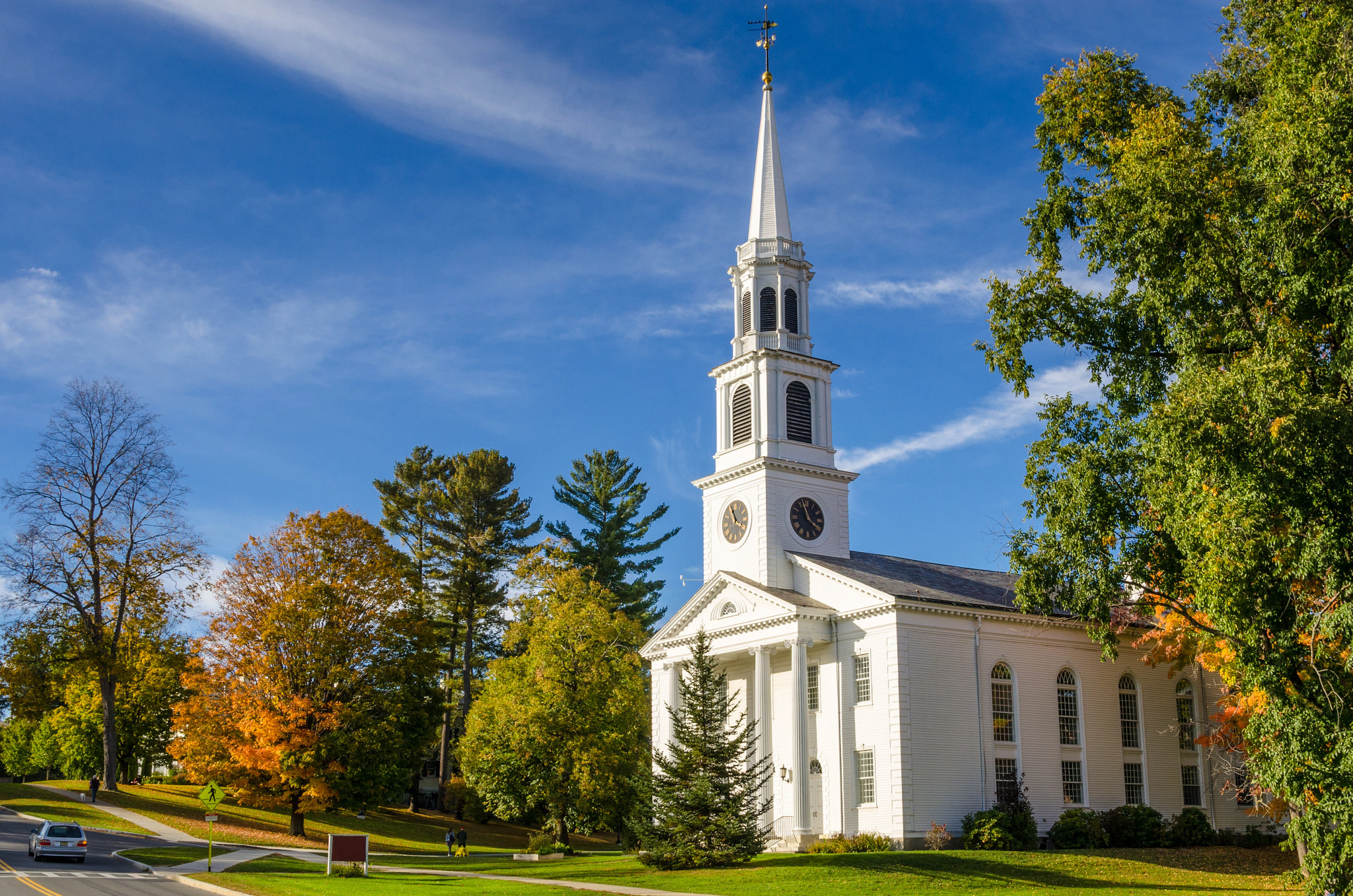 Traditional American White Church with a high Steeple in Williamstown, MA, on a Clear Autumn Day  Keywords ?