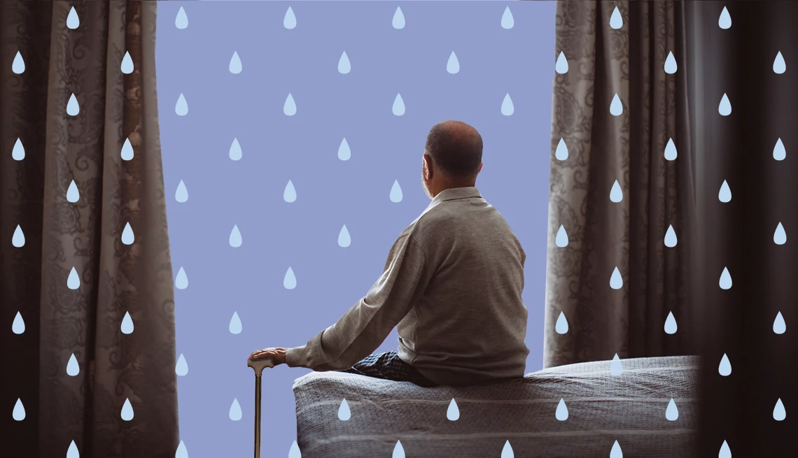 Hombre sentado en su cama y caen gotas de lluvia