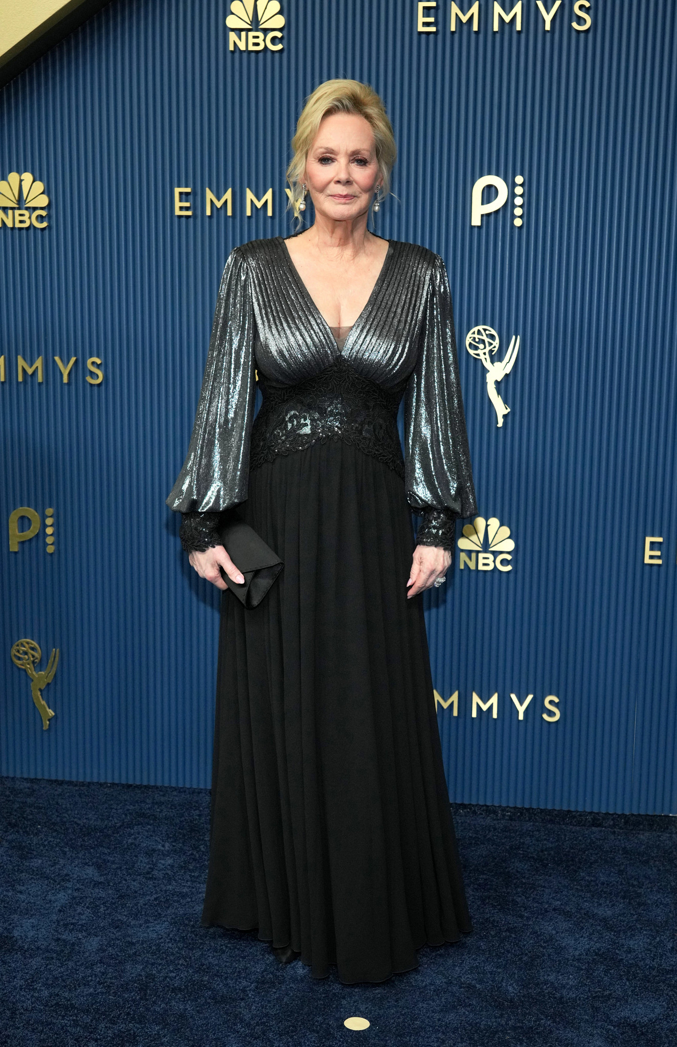 jean smart posing at the 2026 emmy awards